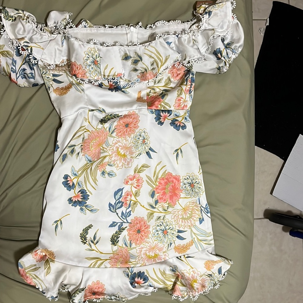 Size small, white Floral, off the shoulder, puffy sleeves, back zipper, lace hem
